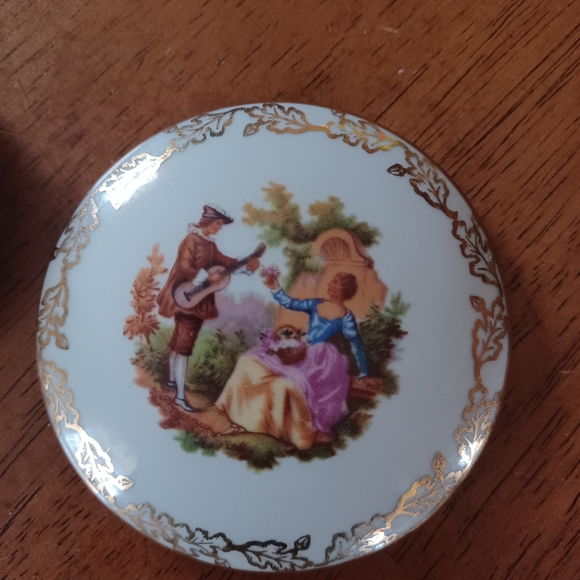 Limoges France Victorian style Man Courting Woman Porcelain Trinket Box - Picture 5 of 7